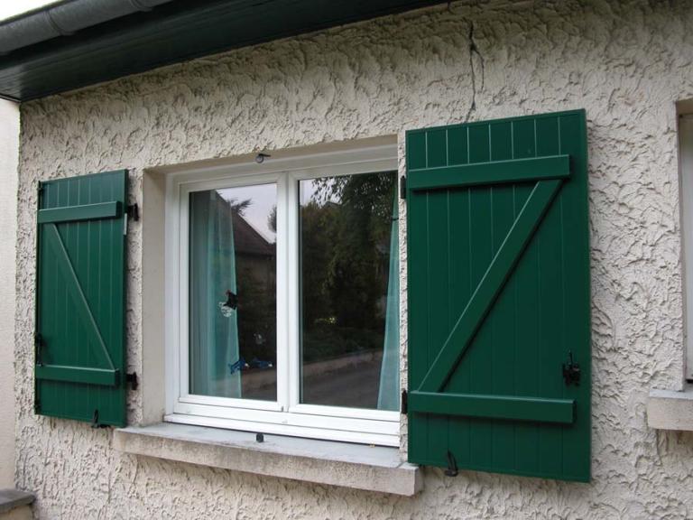 Fenêtres et volets sur mesure : un guide pour les habitants de Montreux-Jeune, Mulhouse et Colmar