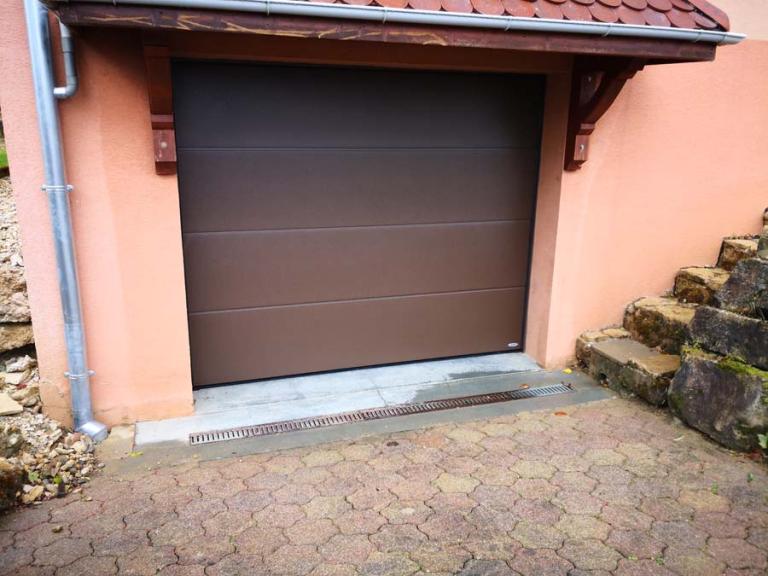 Porte de garage sectionnelle, enroulable ou battante : Quel modèle choisir à Montreux-Jeune, Mulhouse et Colmar ?
